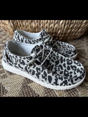 Hey Dude Wendy Shoes Womens Size 7 Gray Woven Cheetah Casual slip on Comfort